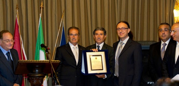 Luigi Di Pino ritira premio